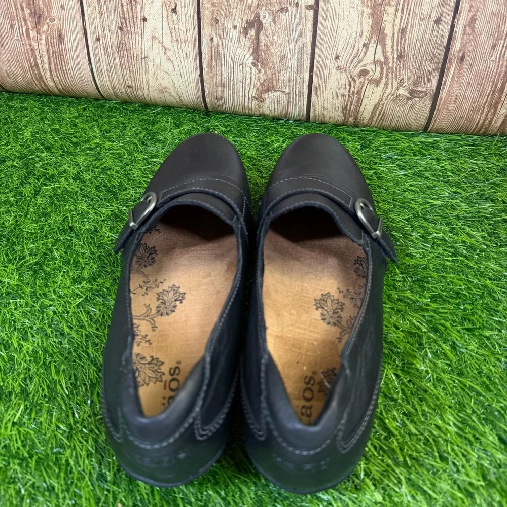 Taos Uppity Loafers Womens sizee 7.5 Black Leather Buckle Comfort